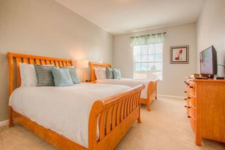 Room 10 of 27
