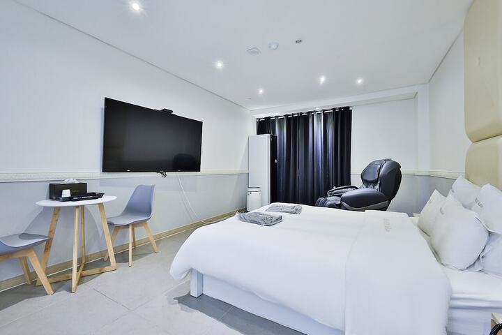 Room 20 of 34