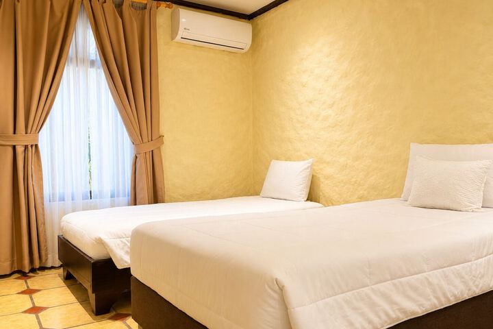 Room 10 of 20