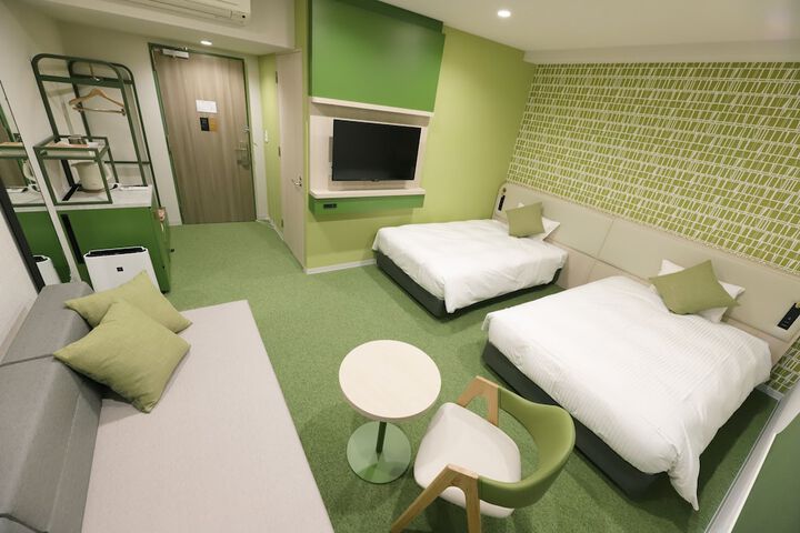 Room 5 of 62