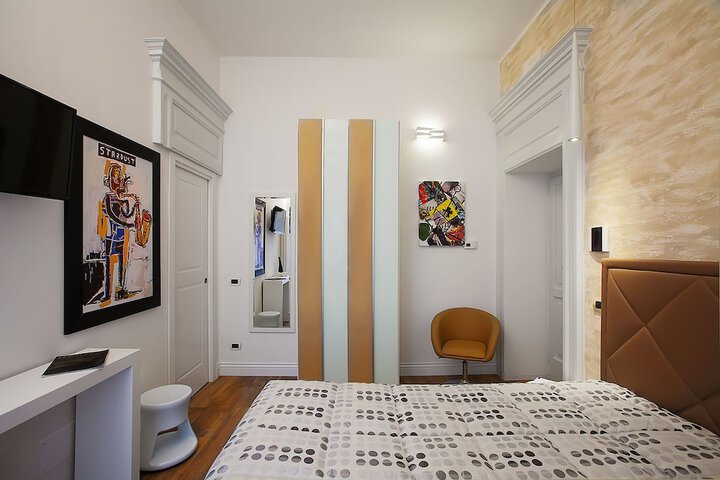 Room 27 of 49
