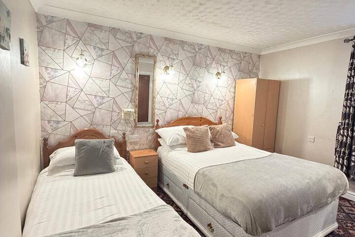 Room 13 of 42