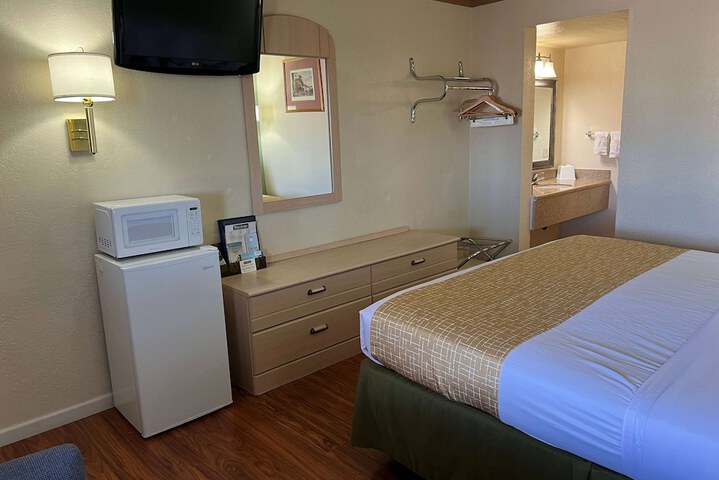 Room 18 of 36