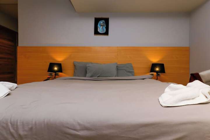 Room 51 of 227