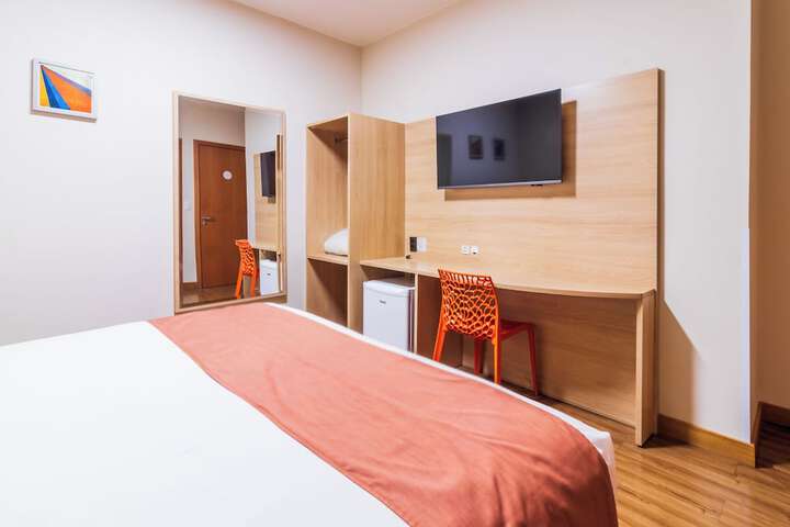 Room 13 of 102