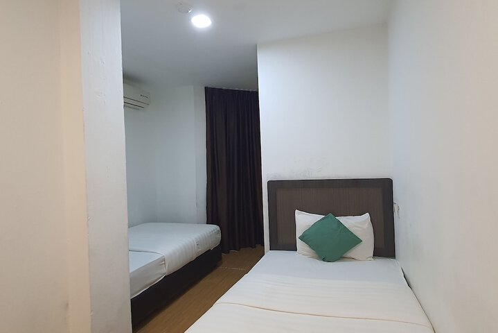 Room 12 of 35