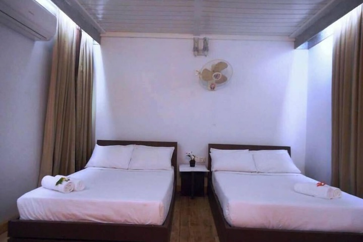 Room 12 of 38
