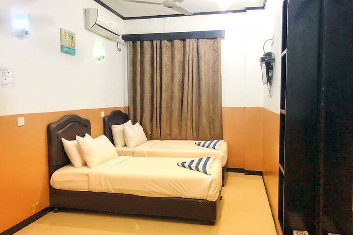 Room 17 of 28