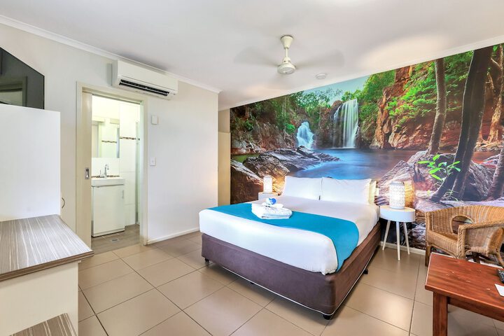 Room 3 of 79