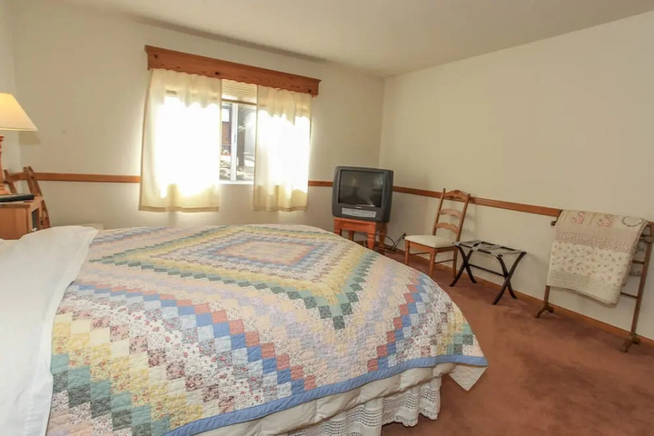 Room 2 of 16