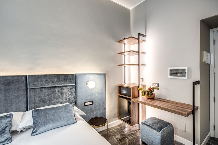 Room 12 of 82
