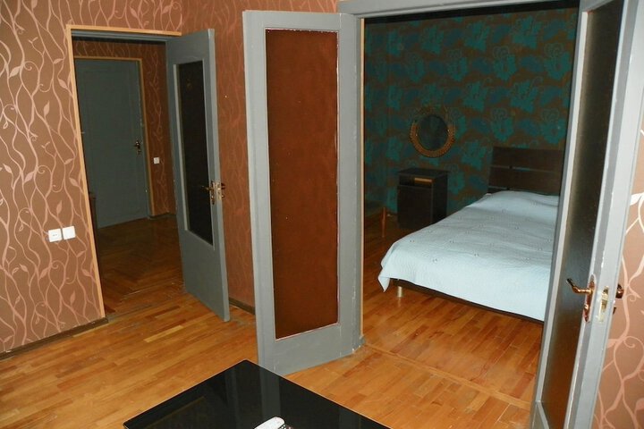 Room 6 of 25