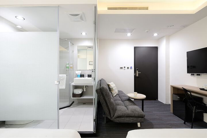 Room 14 of 45