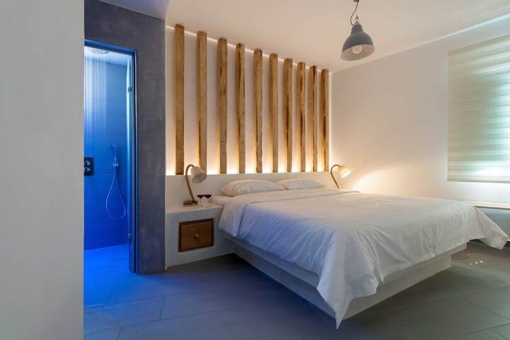 Room 5 of 74