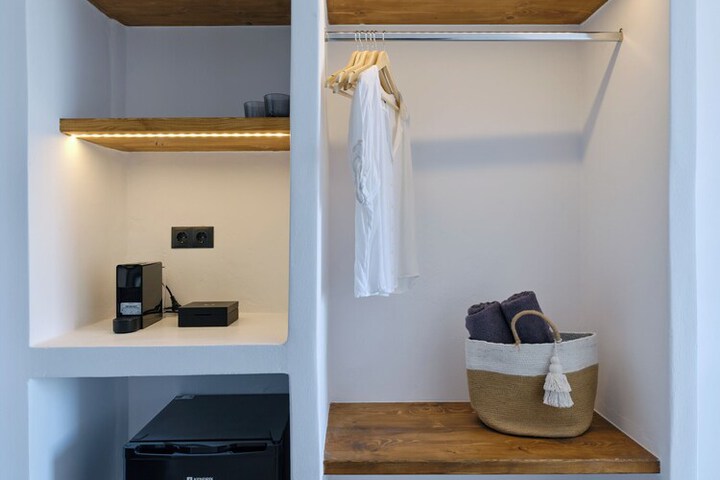 Room 6 of 35