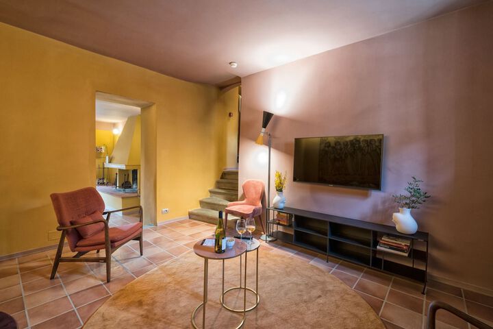 Room 9 of 46