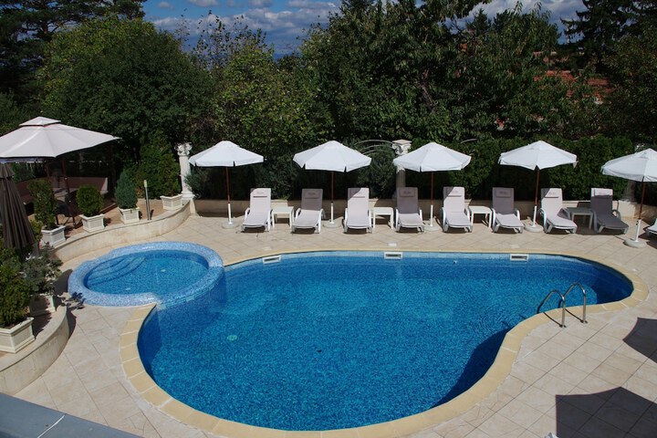 Pools & Facilities