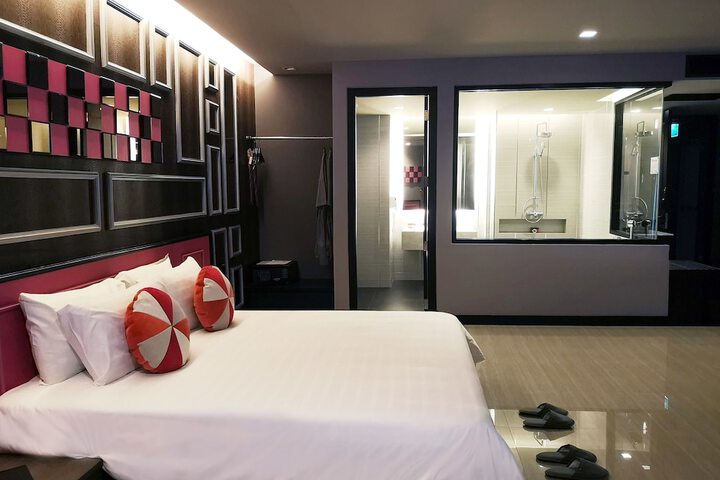 Room 15 of 103