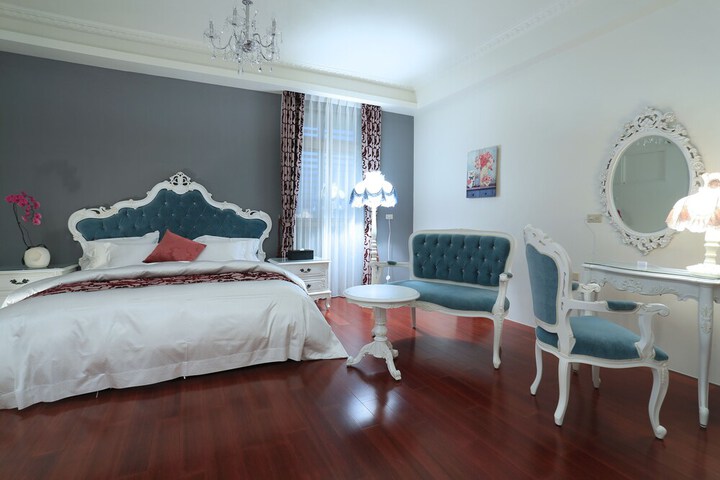 Room 9 of 24