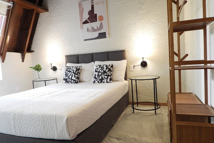 Room 8 of 48