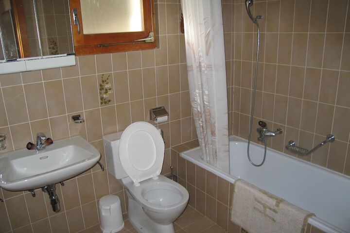 Room 10 of 13