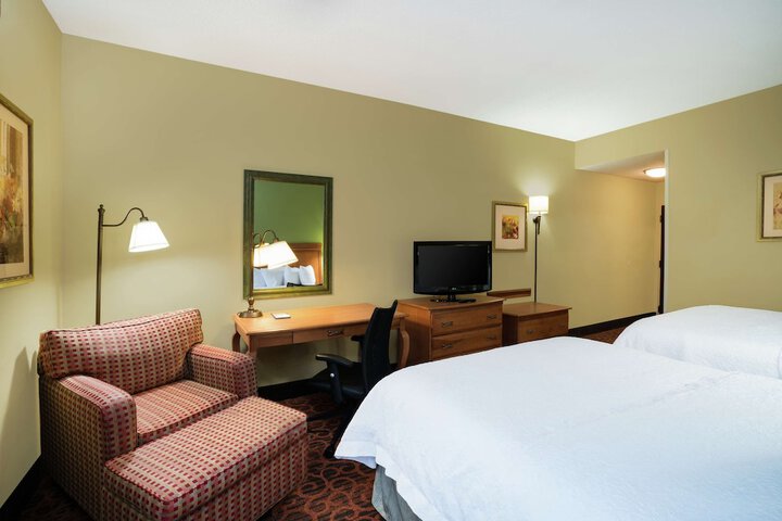 2 Queen Beds (4 of 6)