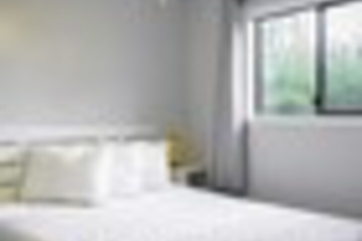 Room 8 of 147