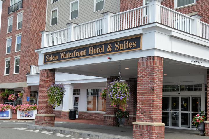 Salem Waterfront Hotel & Suites Salem | Bookonline.com