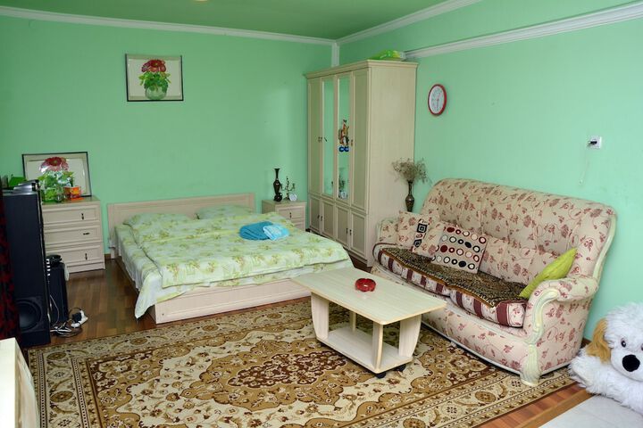 Room 13 of 18