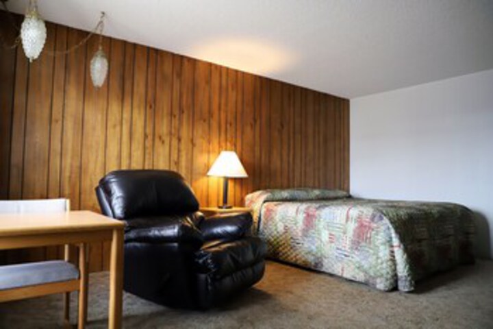 Room 33 of 38