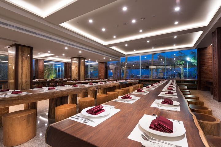 Dining 34 of 44