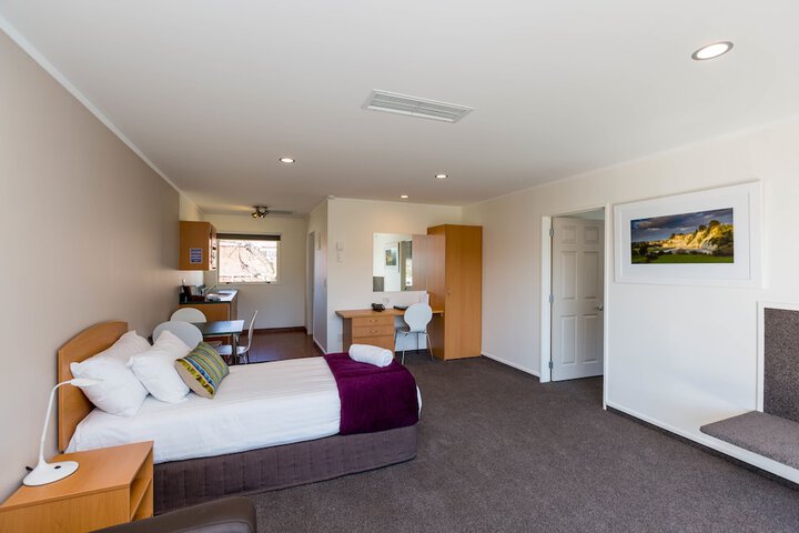 Room 6 of 35