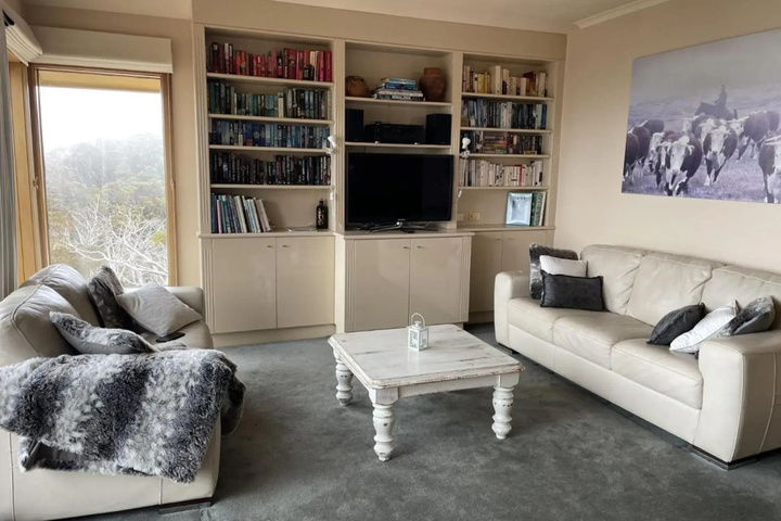 Room 4 of 8