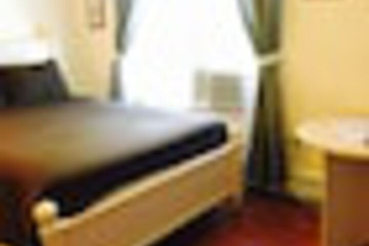 Room 5 of 246