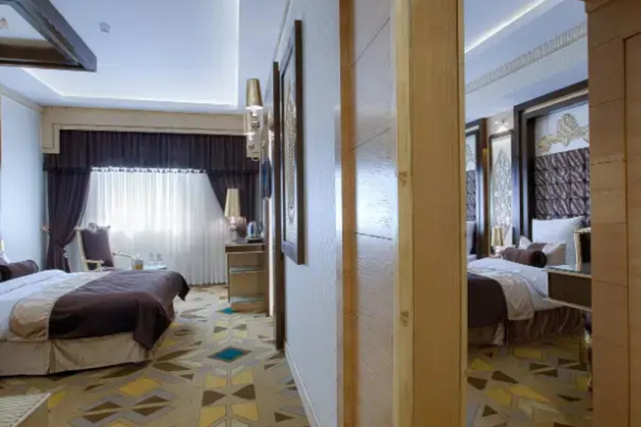 Room 2 of 5