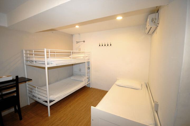 Room 18 of 101