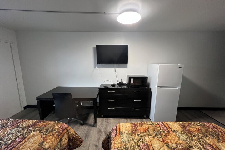 Room 9 of 16