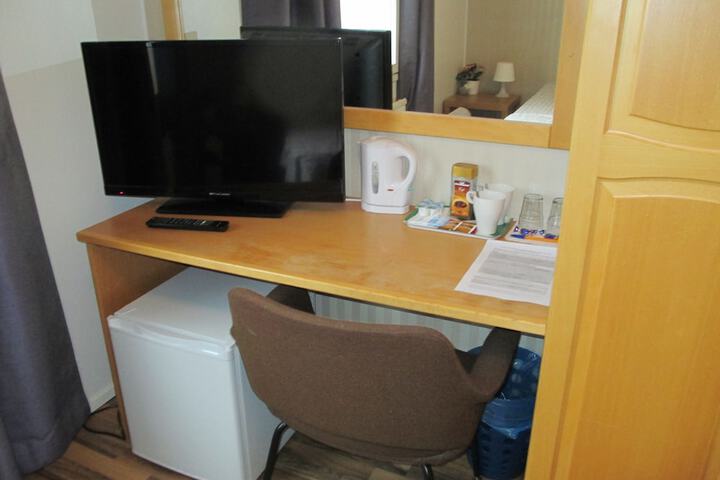 Room 3 of 28
