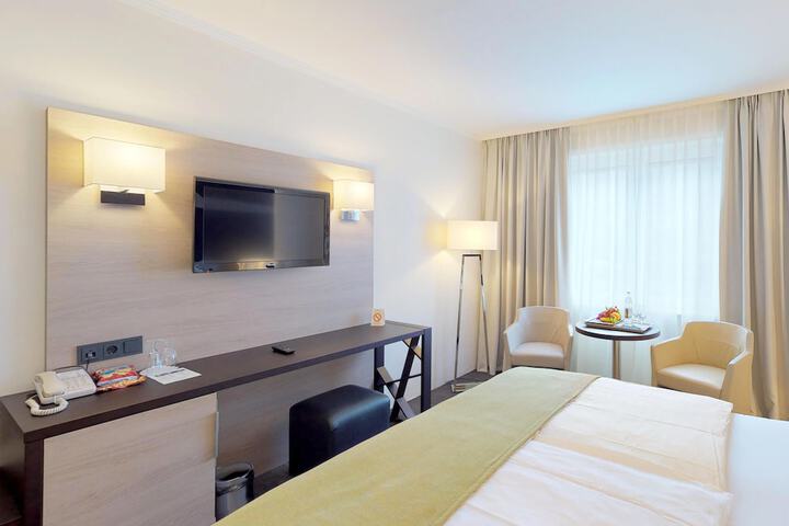 Room 7 of 92