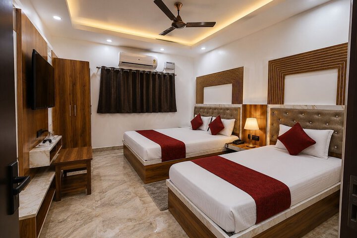Room 8 of 12