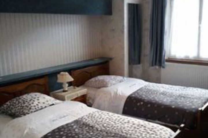 Room 6 of 12