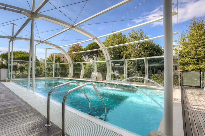 Pool Hotel