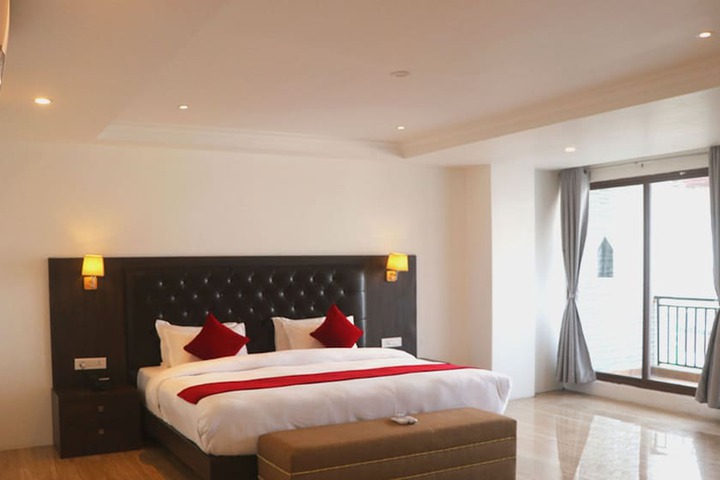 Room 5 of 10