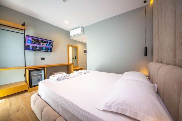 Room 12 of 72
