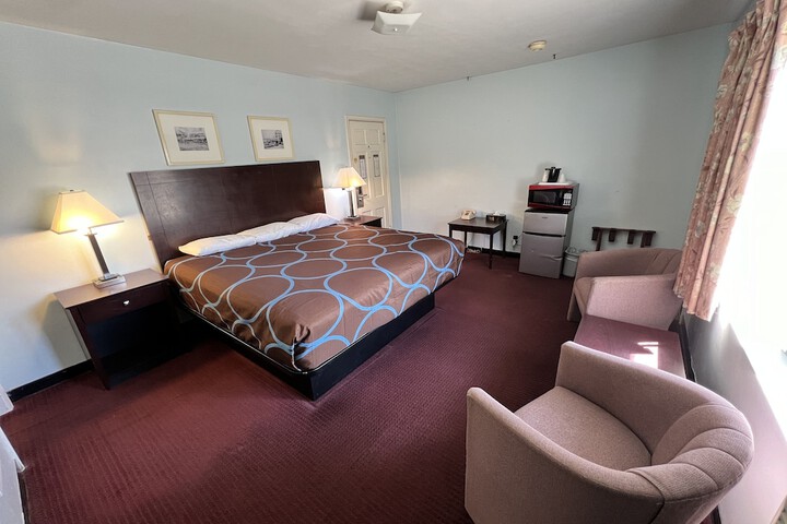 Classic King Bed (7 of 16)