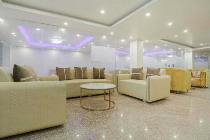 Ballroom/Hall 11 of 11