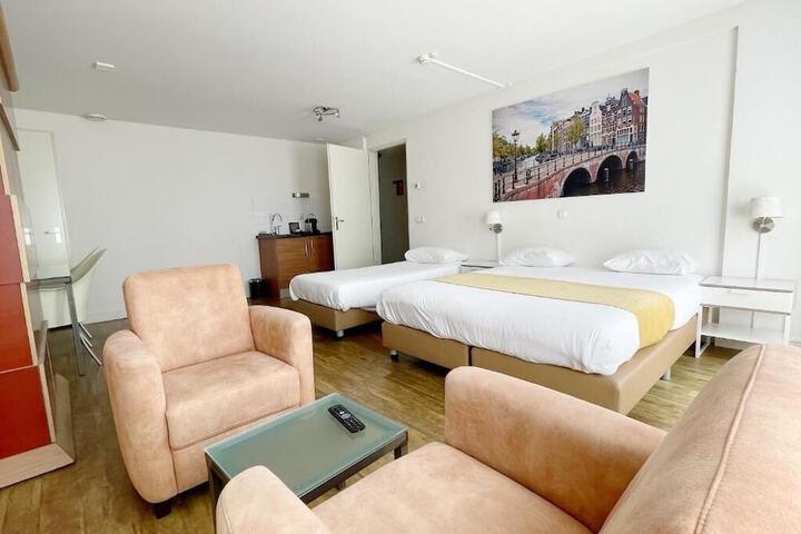 Room 3 of 34