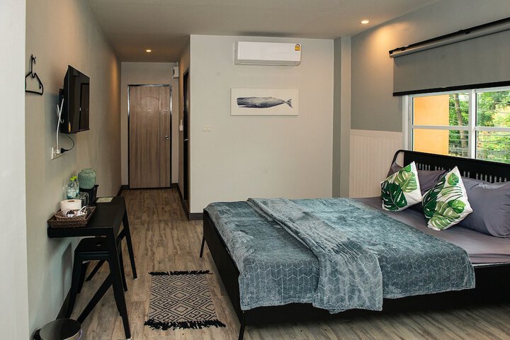 Room 10 of 32