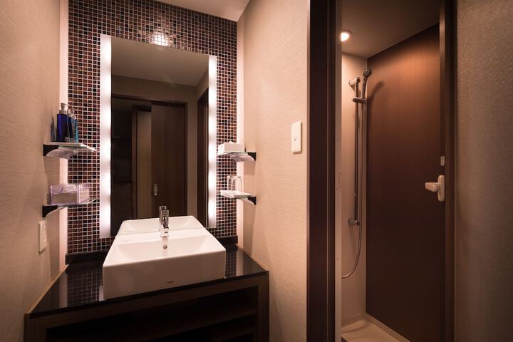 Room 13 of 38
