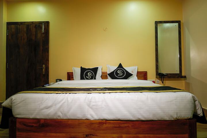 Room 8 of 33